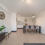 Modern With Private Rooftop شقة أوستيند