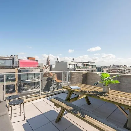 Modern With Private Rooftop شقة