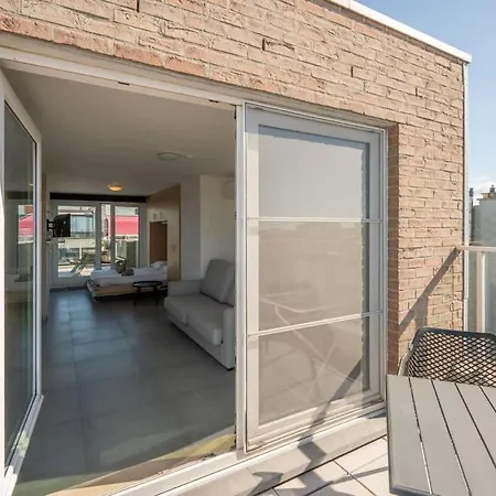 Modern With Private Rooftop * أوستيند
