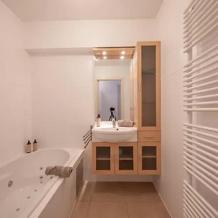 아파트 Modern With Private Rooftop